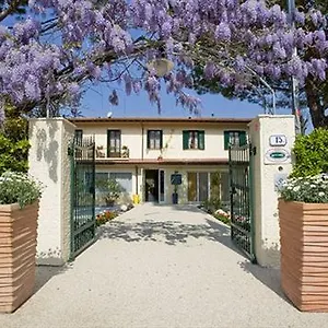 La Pace Hotel